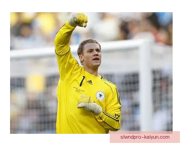 诺伊尔门将风格演变，表现稳健持续提升，引领守门员新趋势