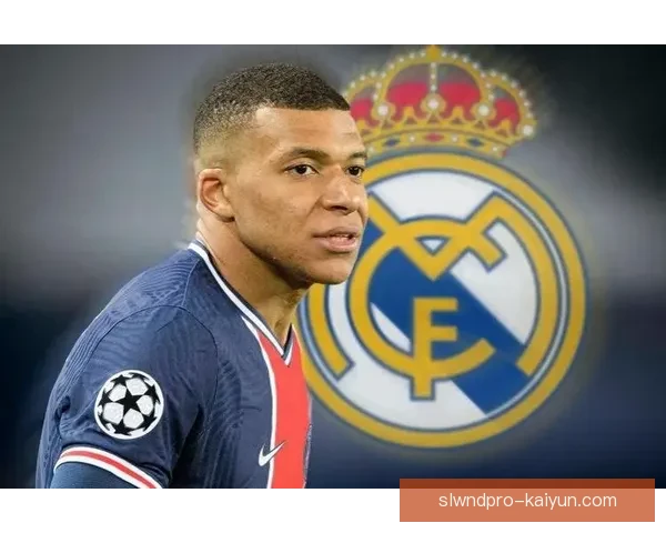 哈维·西蒙斯状态回暖，近期在场上表现稳健引发关注