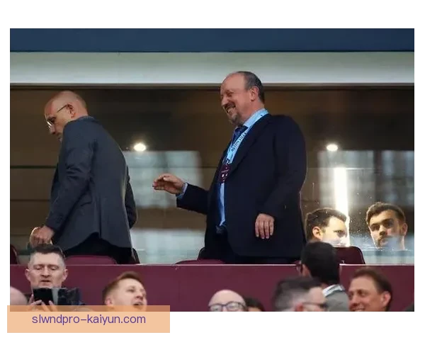 拉斐尔·贝尼特斯收获英超执教新挑战，状态备受关注