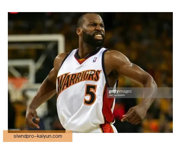 戴维斯职业生涯高光时刻回顾：关键表现与巅峰赛季解析清晰