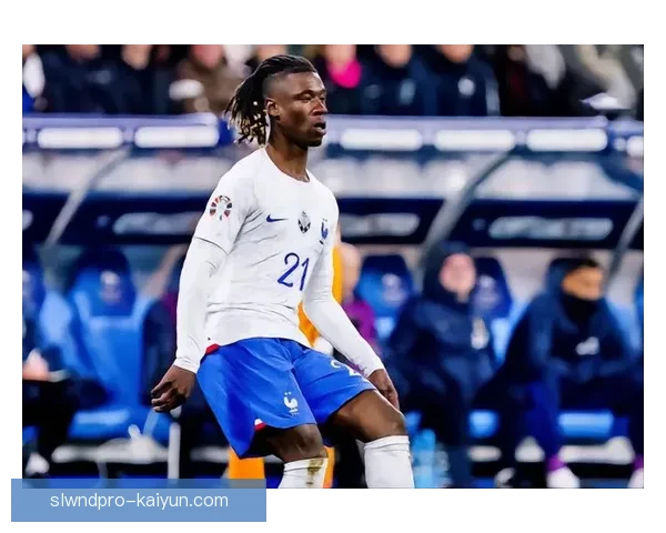 卡马文加本赛季表现稳健，与世界顶级中场对比展现持续提升潜力